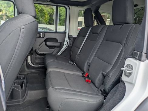 Used 2022 Jeep Wrangler Unlimited Sport AWD/4WD image 13