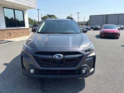 Used 2025 Subaru Outback Premium AWD/4WD image 12