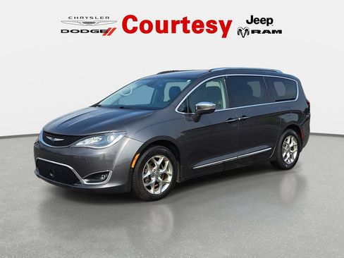 Used 2018 Chrysler Pacifica Limited w/ Advanced Safetytec Group FWD image 7