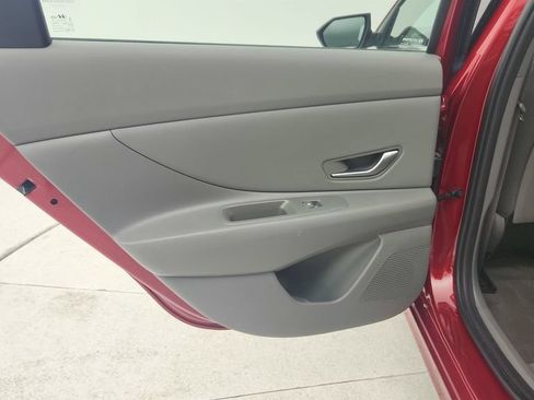 Used 2025 Hyundai Elantra SEL FWD image 26