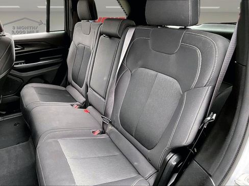 Used 2024 Jeep Grand Cherokee Laredo AWD/4WD image 23