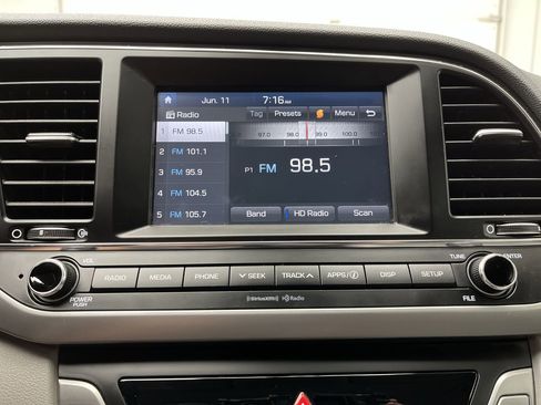 Used 2017 Hyundai Elantra SE FWD image 14