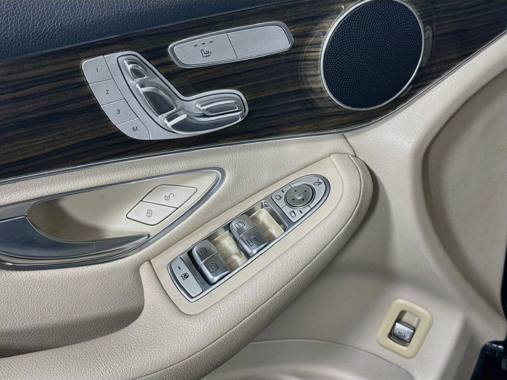 Used 2020 Mercedes-Benz GLC 300 image 22