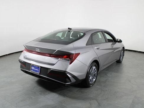 Certified 2024 Hyundai Elantra SEL FWD image 4