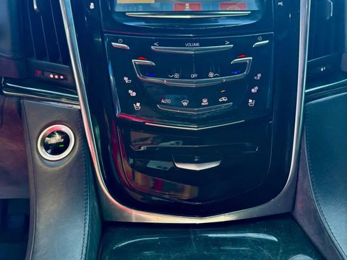 Used 2017 Cadillac Escalade Platinum image 14