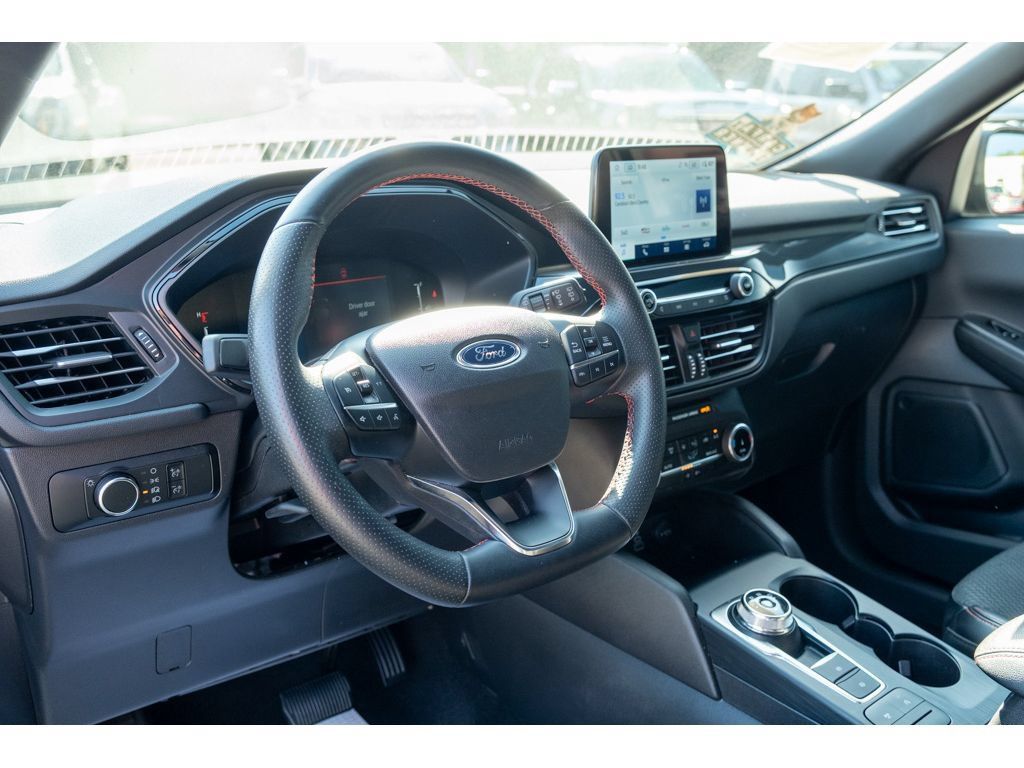 Used 2025 Ford Escape ST-Line FWD image 11