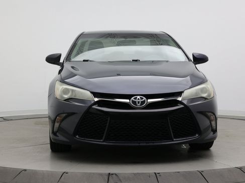 Used 2017 Toyota Camry SE FWD image 2