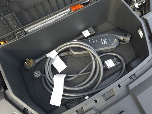 Used 2024 Audi Q8 e-tron Premium Plus image 72