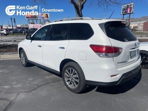 Used 2013 Nissan Pathfinder SV image 1