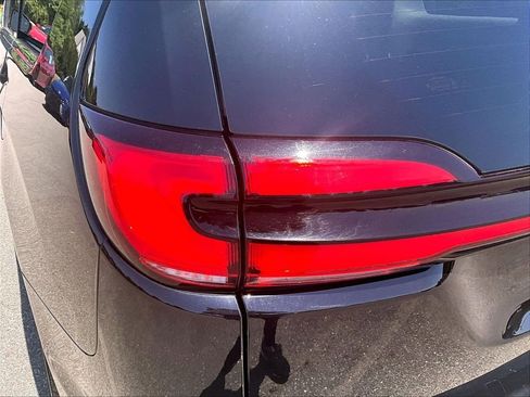 Used 2024 Chrysler Pacifica Touring-L FWD image 34