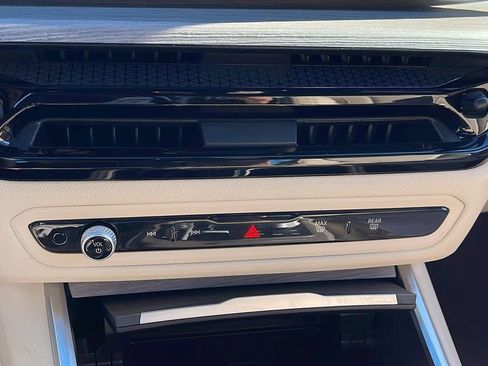 Used 2025 BMW 430i Coupe w/ Premium Package image 18