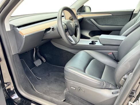 Certified 2023 Tesla Model Y AWD image 9