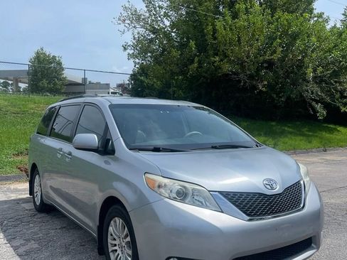 Used 2011 Toyota Sienna XLE w/ Premium Pkg FWD image 2