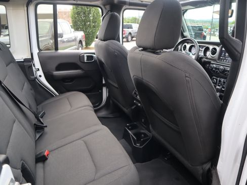 Used 2020 Jeep Wrangler Unlimited Sahara AWD/4WD image 31