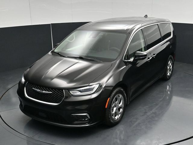 Certified 2024 Chrysler Pacifica Limited FWD image 54