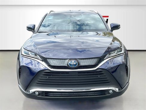 Used 2024 Toyota Venza XLE image 2