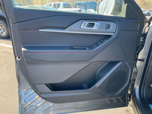 New 2026 Ford Explorer ST-Line w/ ST-Line Street Pack image 17