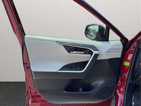 Used 2020 Toyota RAV4 Limited FWD image 22