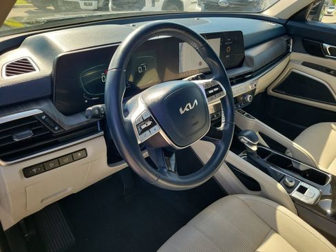 Used 2024 Kia Telluride EX w/ EX Captain's Chair Package FWD image 18