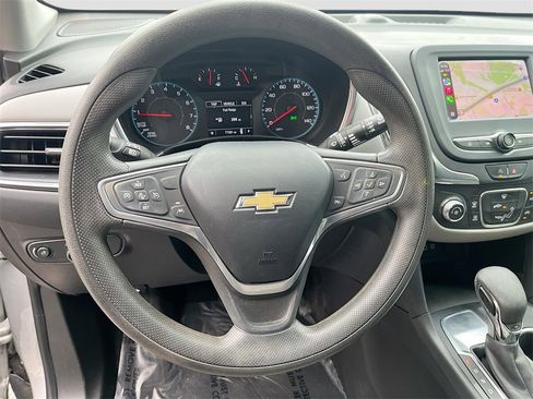 Used 2022 Chevrolet Equinox LS image 11