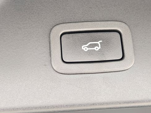 Used 2017 Land Rover Range Rover Long Wheelbase Supercharged image 33