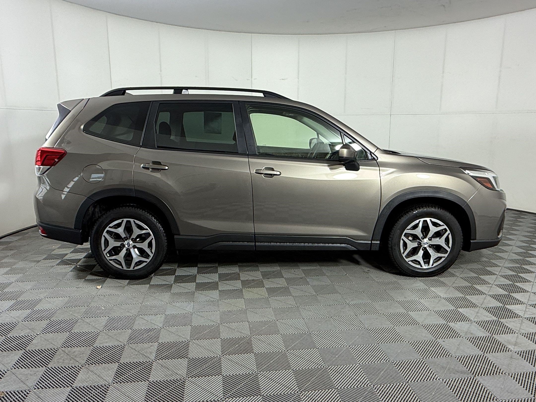 Used 2020 Subaru Forester Premium AWD/4WD image 8