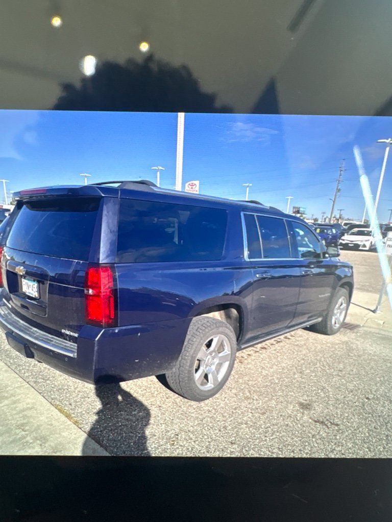 Used 2020 Chevrolet Suburban Premier AWD/4WD image 3