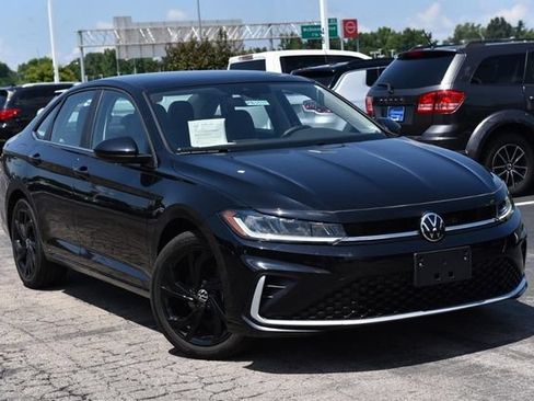Used 2025 Volkswagen Jetta SE w/ Sunroof Package FWD image 2