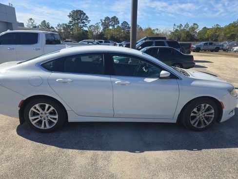 Used 2015 Chrysler 200 Limited w/ Convenience Group image 16