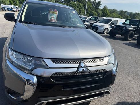 Used 2019 Mitsubishi Outlander ES FWD image 2