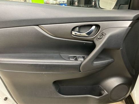 Used 2014 Nissan Rogue SV w/ SV Premium Package image 25