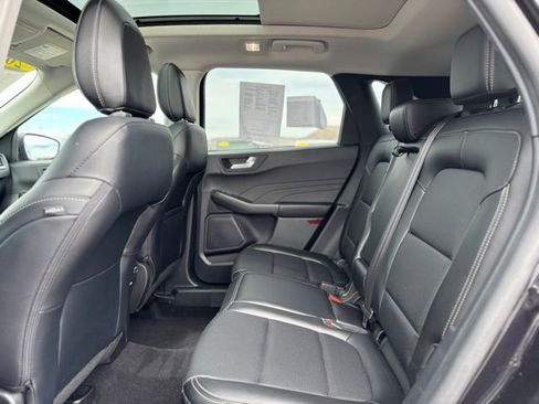 Certified 2022 Ford Escape Titanium w/ Class II Trailer Tow Package image 17