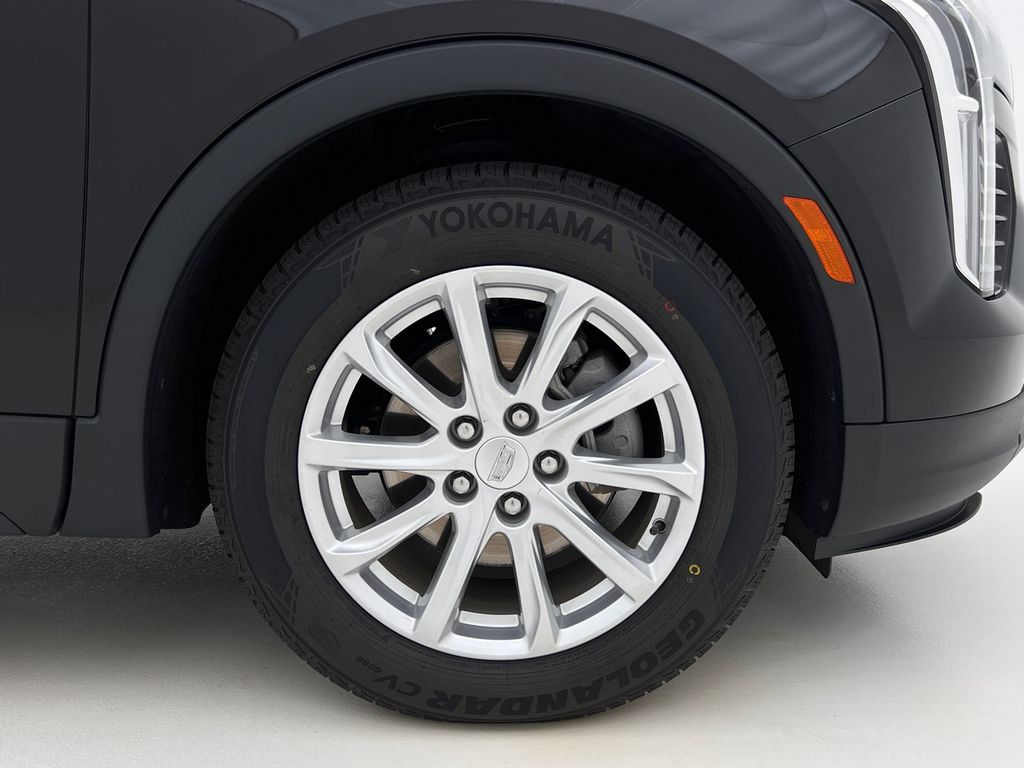 Used 2021 Cadillac XT4 Luxury w/ Cold Weather Package AWD/4WD image 29