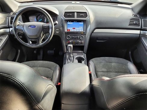 Used 2018 Ford Explorer XLT w/ Equipment Group 202A image 14