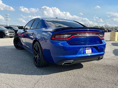 Used 2018 Dodge Charger SXT w/ Blacktop Package image 6