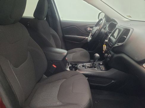 Used 2019 Jeep Cherokee Latitude w/ Cold Weather Group AWD/4WD image 21