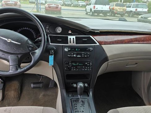 Used 2005 Chrysler Pacifica Touring image 9