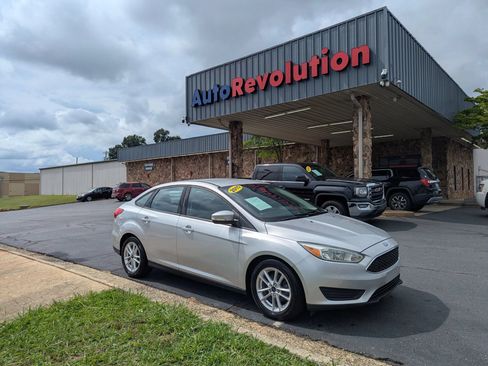Used 2015 Ford Focus SE FWD image 1