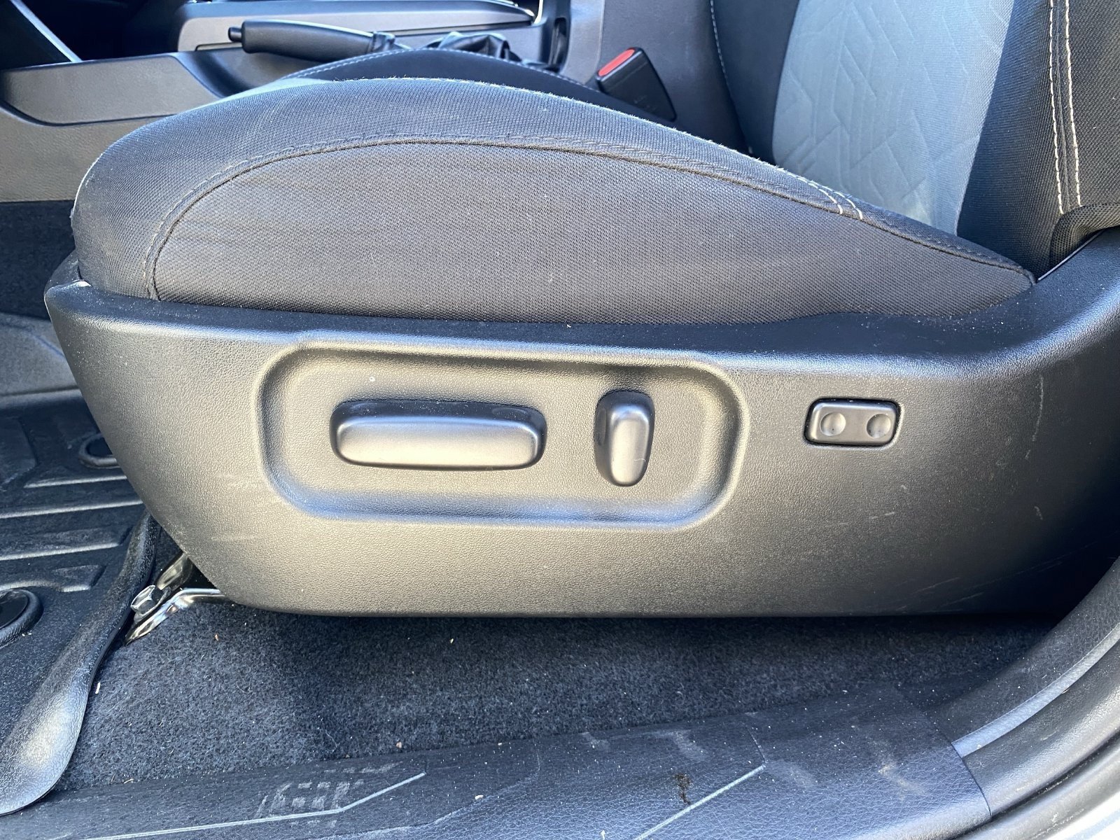 Used 2021 Toyota Tacoma TRD Off-Road w/ Technology Package RWD image 19
