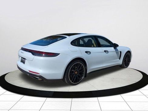 Used 2022 Porsche Panamera image 3