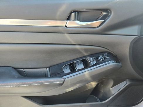 Used 2024 Nissan Altima 2.5 SR w/ SR Premium Package FWD image 32