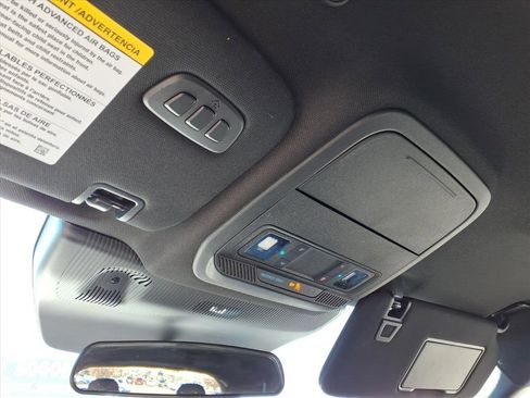 Used 2025 Ford Explorer ST-Line w/ ST-Line Street Pack image 26