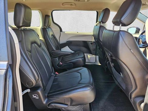Used 2023 Chrysler Pacifica Touring-L FWD image 24