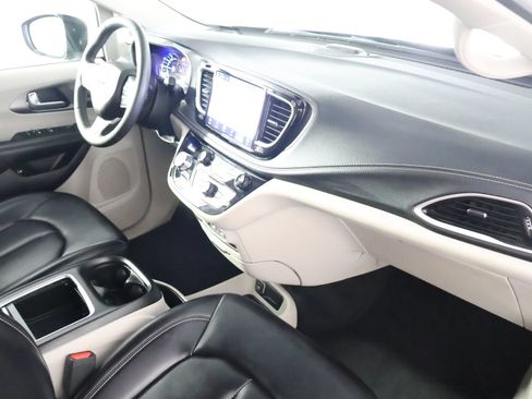 Used 2023 Chrysler Pacifica Touring-L FWD image 54