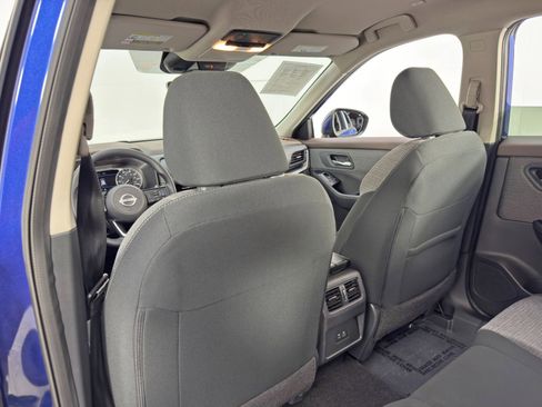 Used 2023 Nissan Rogue SV image 31