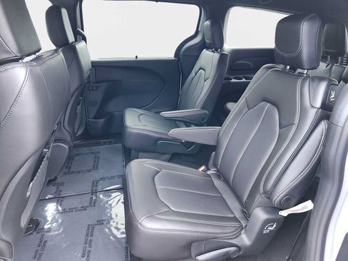 New 2026 Chrysler Pacifica Select AWD/4WD image 15