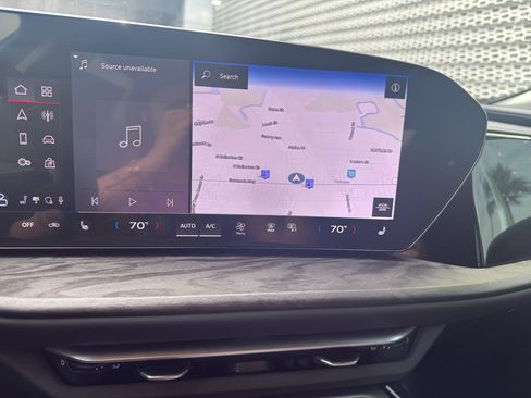 Used 2025 Audi Q5 Premium w/ Convenience Package image 21