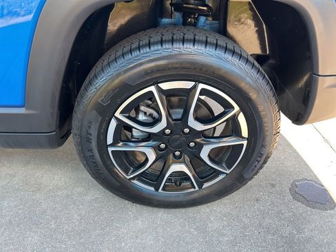 Used 2024 Jeep Compass Trailhawk w/ Trailhawk Convenience Group image 9