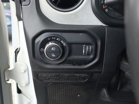 Used 2025 Jeep Gladiator Sport AWD/4WD image 13