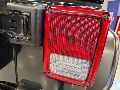 Used 2015 Jeep Wrangler Unlimited Sahara w/ Dual Top Group AWD/4WD image 12